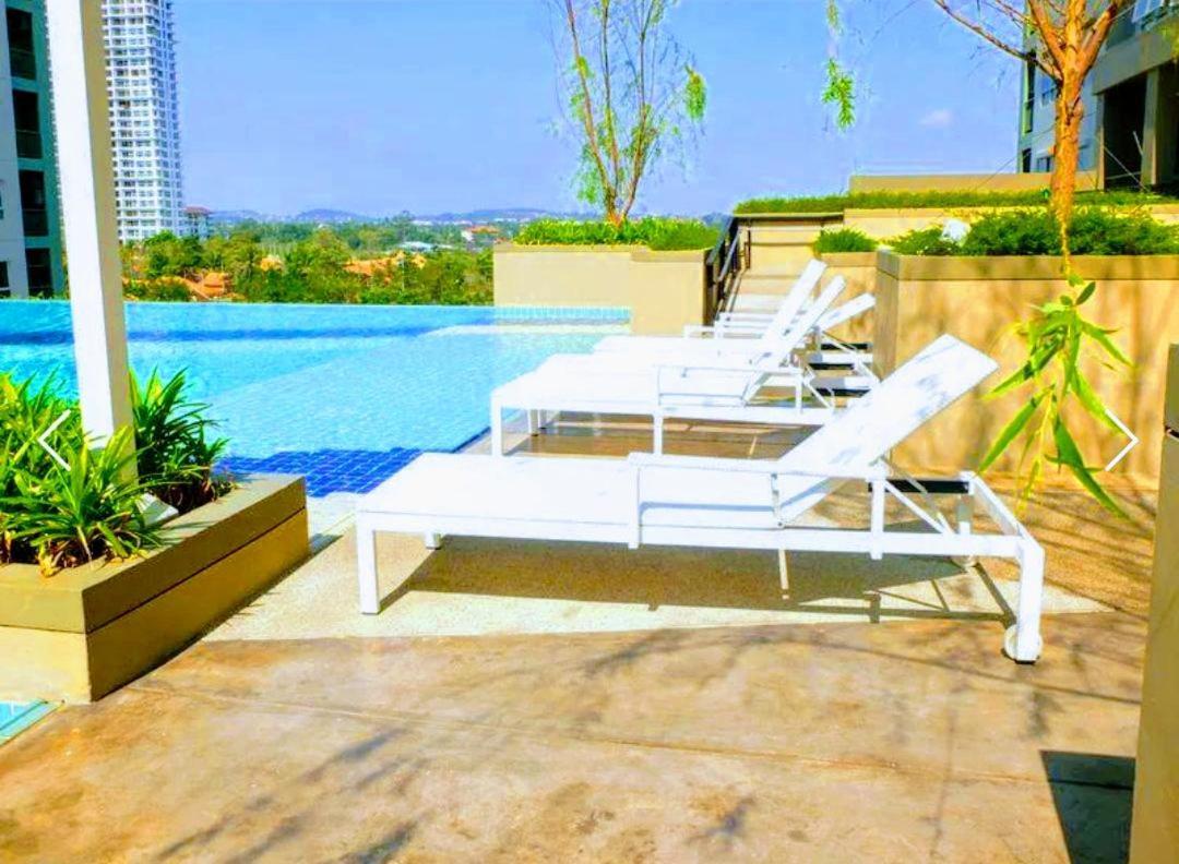 Апартаменты Lumpini Seaview Top Floor Джомтьен Номер фото